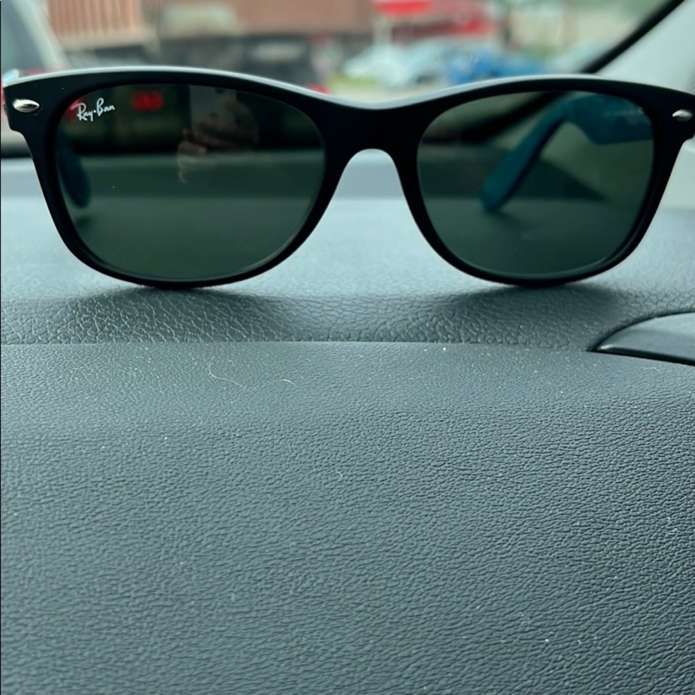 *LIKE NEW* Ray Ban sunglasses